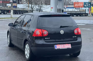 Хэтчбек Volkswagen Golf 2004 в Днепре