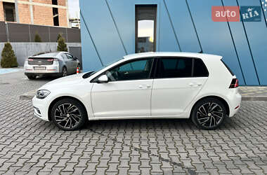 Хетчбек Volkswagen Golf 2020 в 