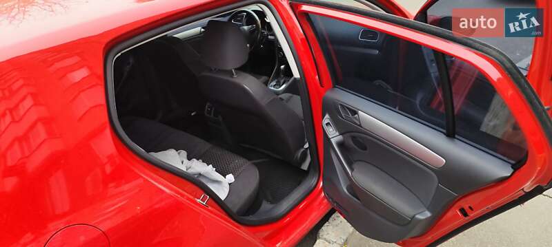 Хэтчбек Volkswagen Golf 2012 в Киеве