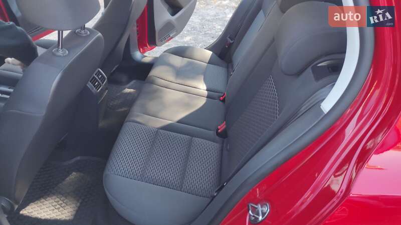 Хэтчбек Volkswagen Golf 2012 в Киеве