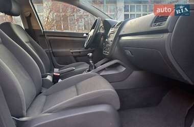 Хетчбек Volkswagen Golf 2005 в 