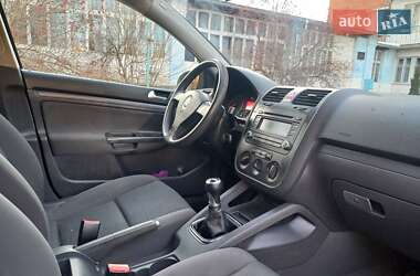 Хетчбек Volkswagen Golf 2005 в 