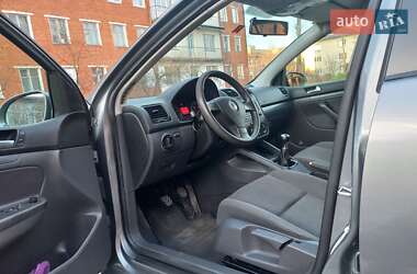 Хетчбек Volkswagen Golf 2005 в 