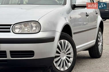 Хэтчбек Volkswagen Golf 2003 в Киеве