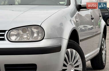 Хэтчбек Volkswagen Golf 2003 в Киеве