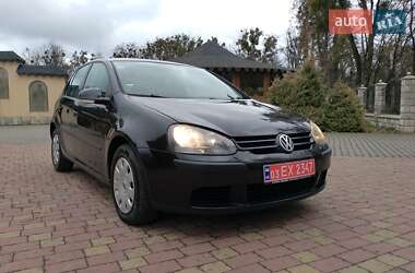 Хетчбек Volkswagen Golf 2004 в Жовкві