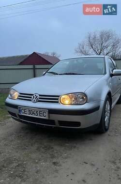 Хетчбек Volkswagen Golf 2002 в Чернівцях