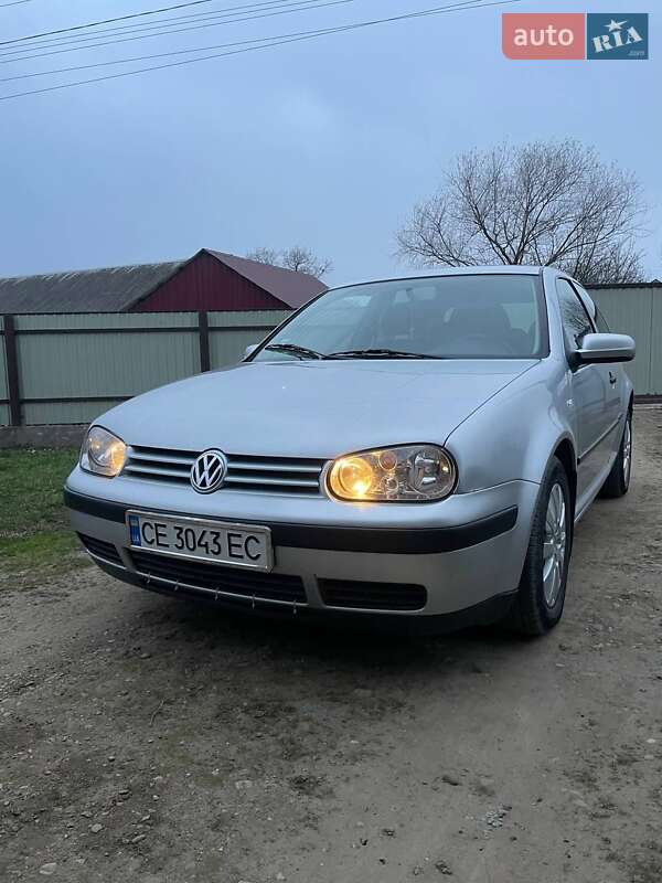 Хэтчбек Volkswagen Golf 2002 в Черновцах