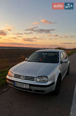 Хетчбек Volkswagen Golf 2001 в Одесі