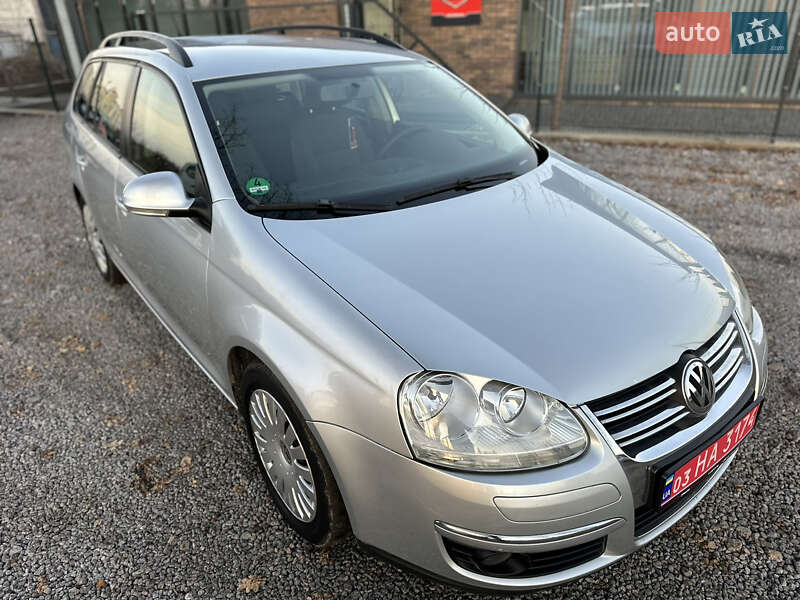 Універсал Volkswagen Golf 2009 в Вінниці