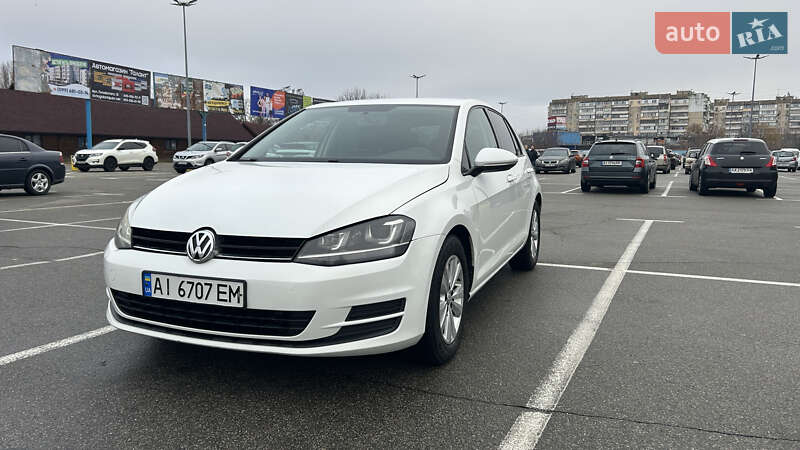 Хэтчбек Volkswagen Golf 2015 в 