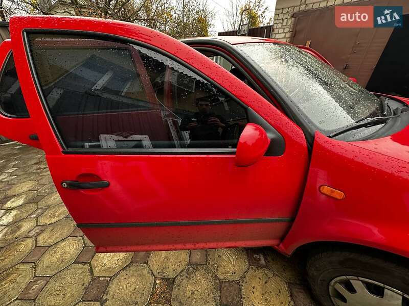 Хетчбек Volkswagen Golf 1999 в Харкові