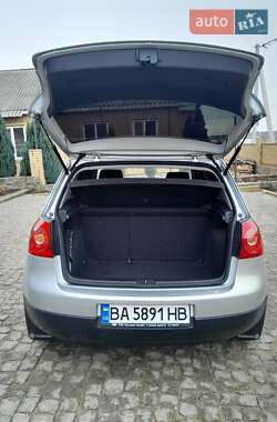 Хетчбек Volkswagen Golf 2005 в Первомайську