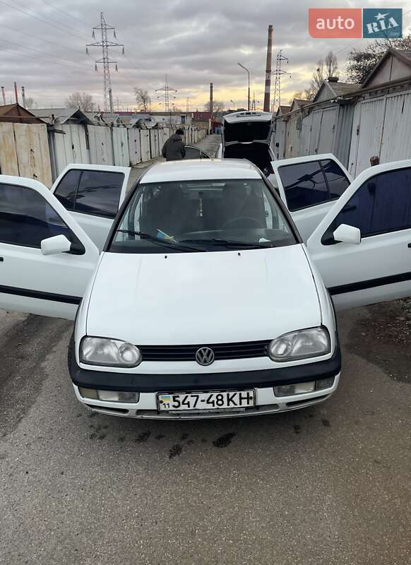 Хэтчбек Volkswagen Golf 1998 в Киеве