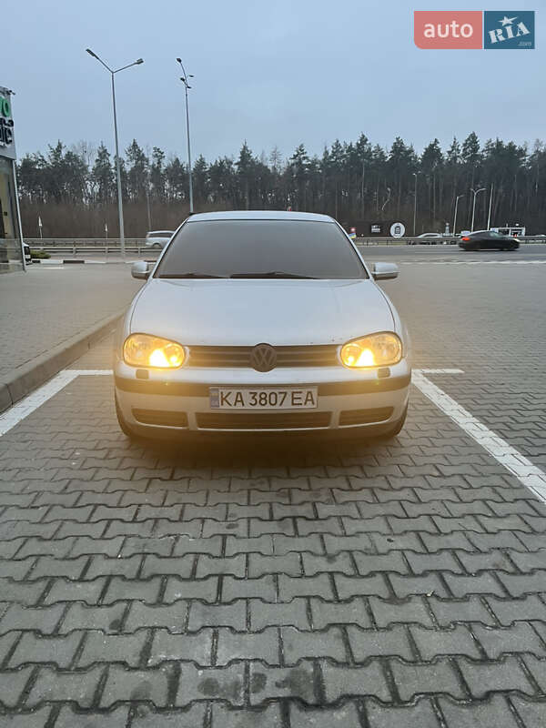 Хетчбек Volkswagen Golf 2000 в Києві