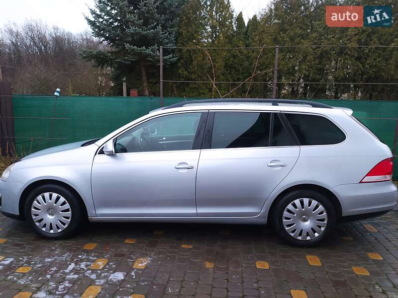 Універсал Volkswagen Golf 2009 в Луцьку