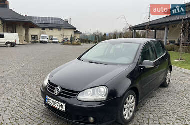 Хетчбек Volkswagen Golf 2004 в Жовкві