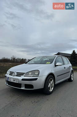 Хэтчбек Volkswagen Golf 2004 в Самборе