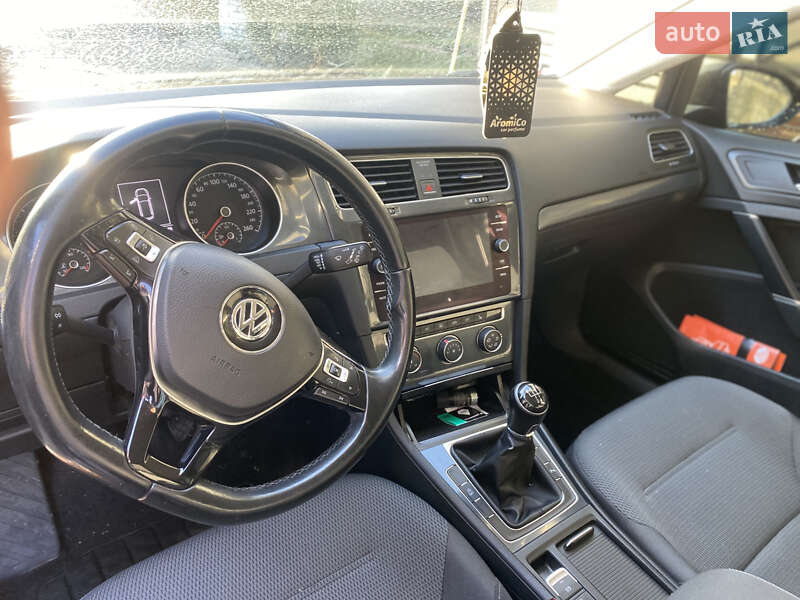 Універсал Volkswagen Golf 2017 в Рівному