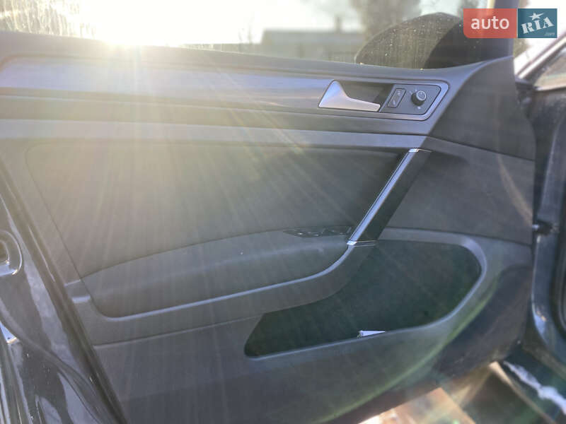 Універсал Volkswagen Golf 2017 в Рівному