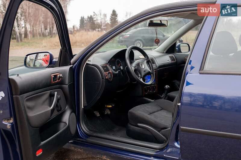 Хетчбек Volkswagen Golf 1999 в Чернівцях