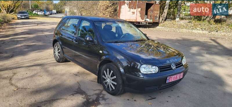 Хетчбек Volkswagen Golf 2001 в Кропивницькому