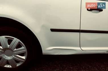 Хэтчбек Volkswagen Golf 2002 в 