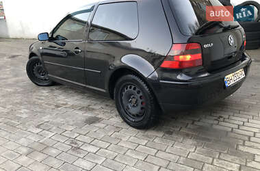 Хэтчбек Volkswagen Golf 2001 в 