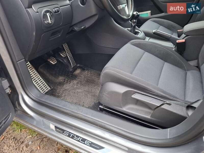 Хетчбек Volkswagen Golf 2012 в Вознесенську