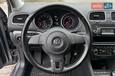Хэтчбек Volkswagen Golf 2010 в 