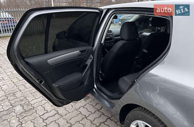 Хэтчбек Volkswagen Golf 2010 в 