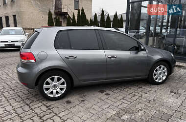 Хэтчбек Volkswagen Golf 2010 в 