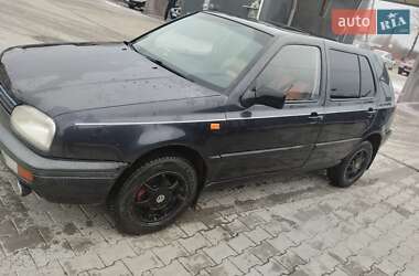 Хетчбек Volkswagen Golf 1995 в Хотині