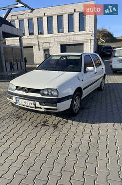 Хетчбек Volkswagen Golf 1995 в Сваляві