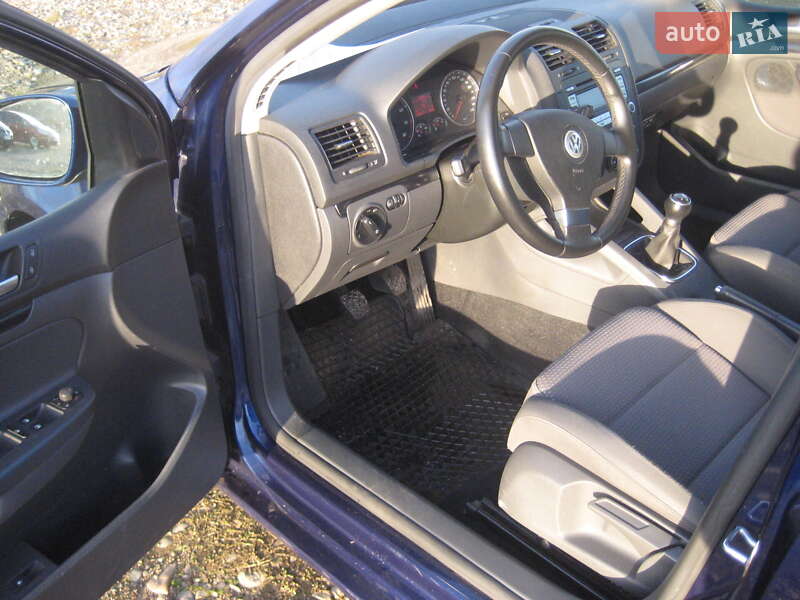 Хетчбек Volkswagen Golf 2007 в Івано-Франківську