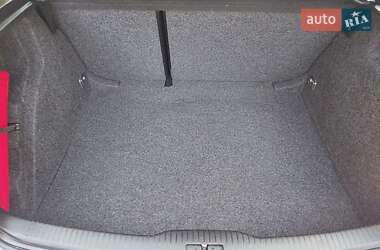 Хэтчбек Volkswagen Golf 2003 в 