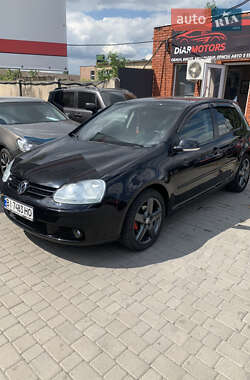 Хэтчбек Volkswagen Golf 2005 в 