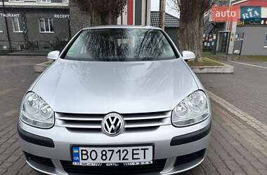 Хетчбек Volkswagen Golf 2004 в Києві