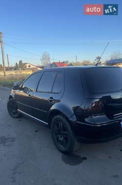 Хэтчбек Volkswagen Golf 2001 в Остроге