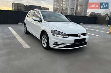 Хэтчбек Volkswagen Golf 2019 в 