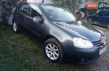 Хэтчбек Volkswagen Golf 2004 в Черновцах