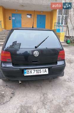 Хэтчбек Volkswagen Golf 2001 в 