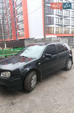 Хэтчбек Volkswagen Golf 2001 в 
