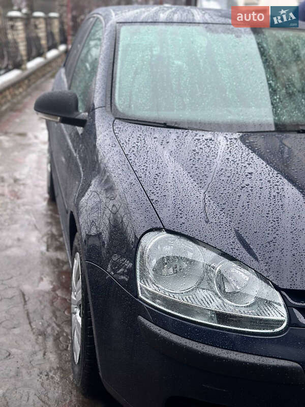 Хетчбек Volkswagen Golf 2005 в Кременці