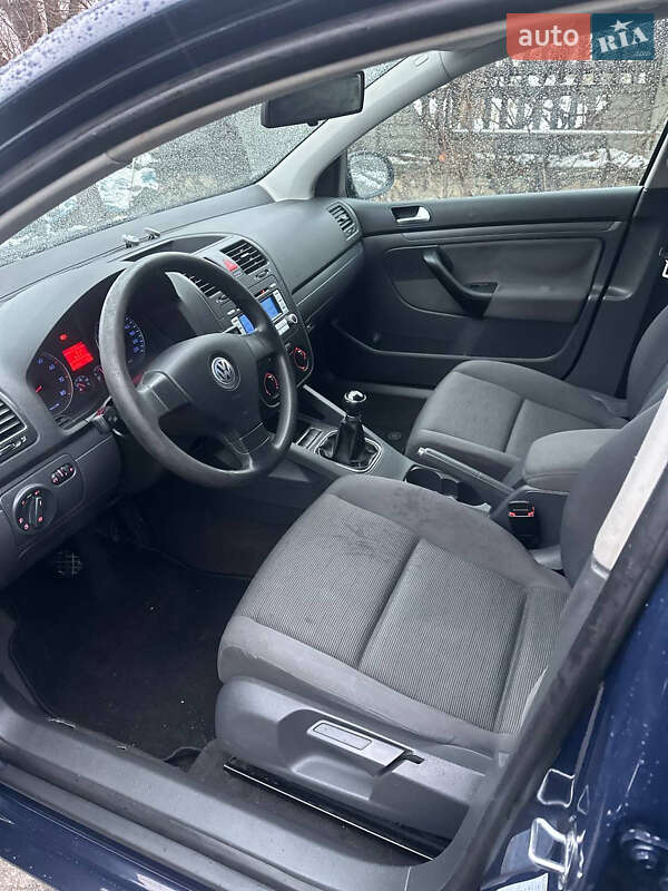 Хетчбек Volkswagen Golf 2005 в Кременці
