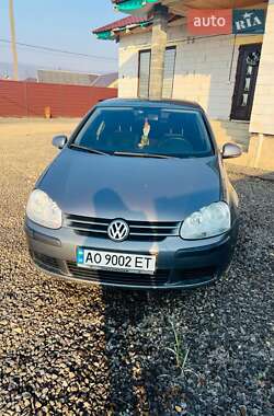 Хетчбек Volkswagen Golf 2004 в Іршаві