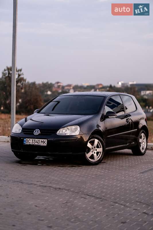 Хэтчбек Volkswagen Golf 2004 в Львове