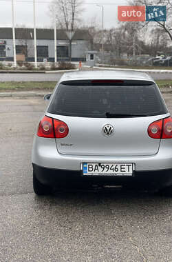 Хэтчбек Volkswagen Golf 2004 в Кропивницком