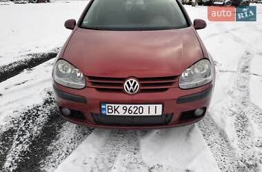 Хетчбек Volkswagen Golf 2004 в Рівному