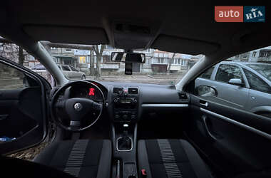 Хэтчбек Volkswagen Golf 2008 в 